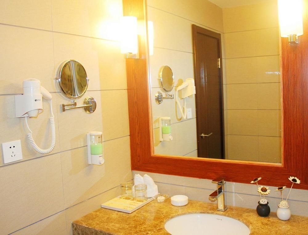 Chengdu Ronghome Hotel Exterior foto